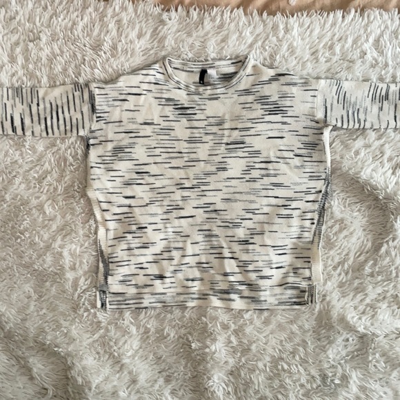 H&M Sweaters - H&M Divide Split-Side Cream Sweater‎ - Size Small